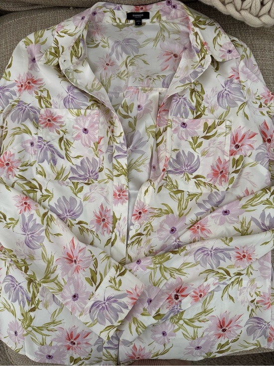Express Tops - Express White Floral Button-Up Shirt with Pink & Lavender Blooms size small
